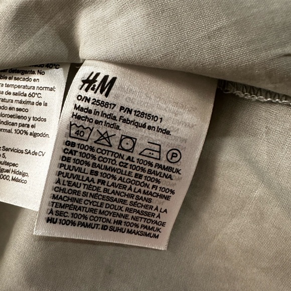 H&M Women’s Flutter Sleeve Top - Picture 3 of 3